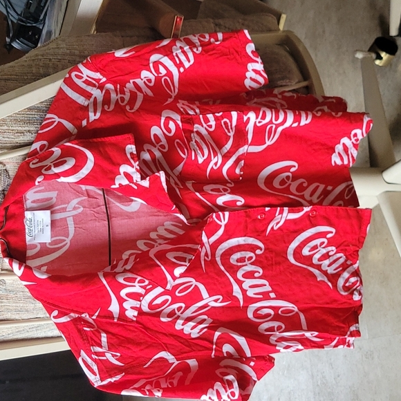 Short sleeve coca cola rayon shirt size small - Picture 4 of 4
